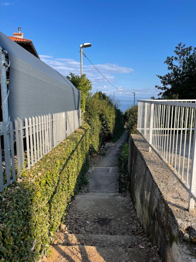 Apartment Lady Daniela Mit Meerblick In Lovran Exterior foto