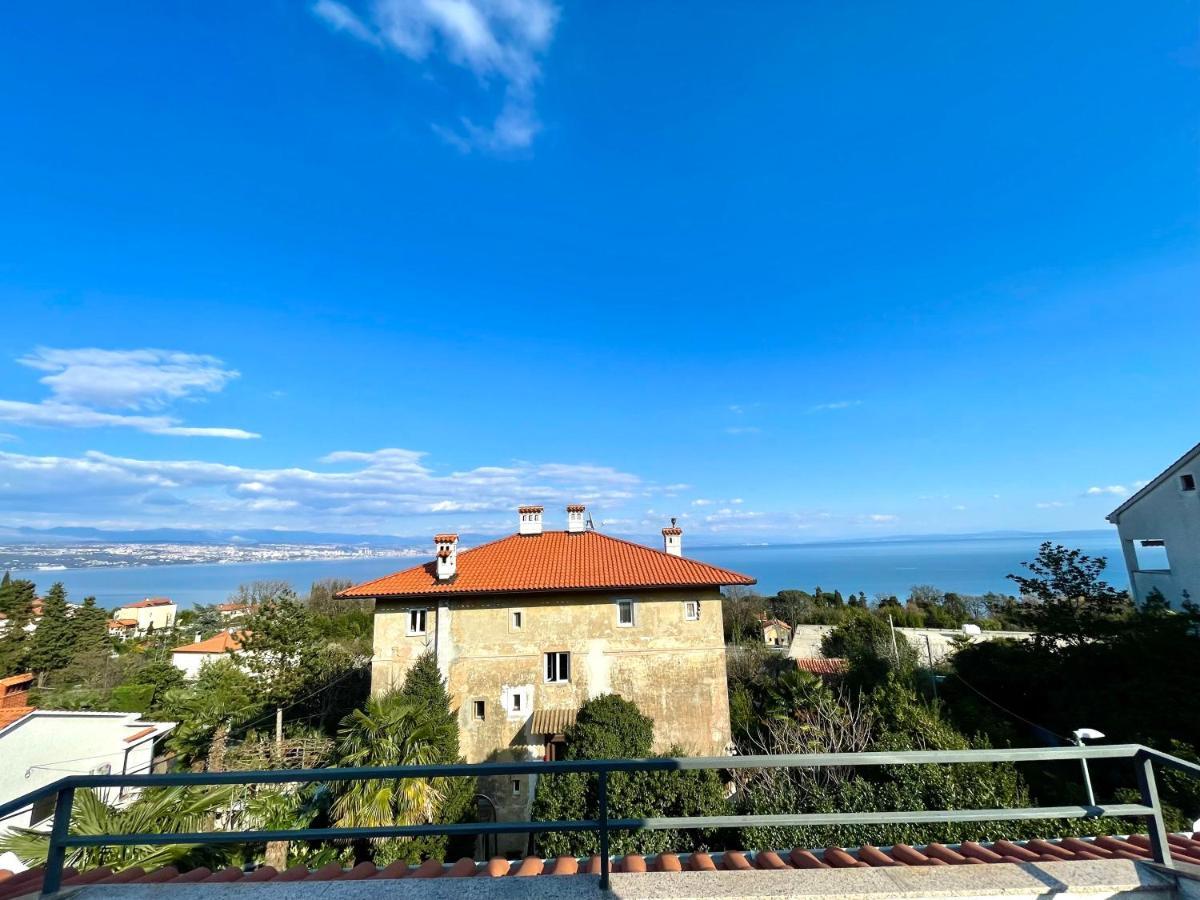 Apartment Lady Daniela Mit Meerblick In Lovran Exterior foto