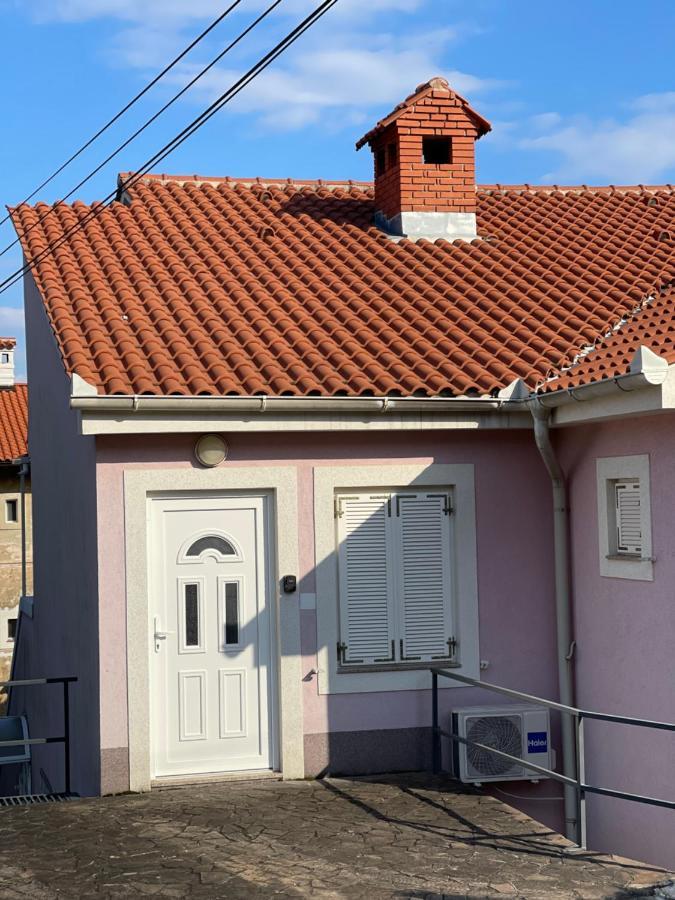Apartment Lady Daniela Mit Meerblick In Lovran Exterior foto